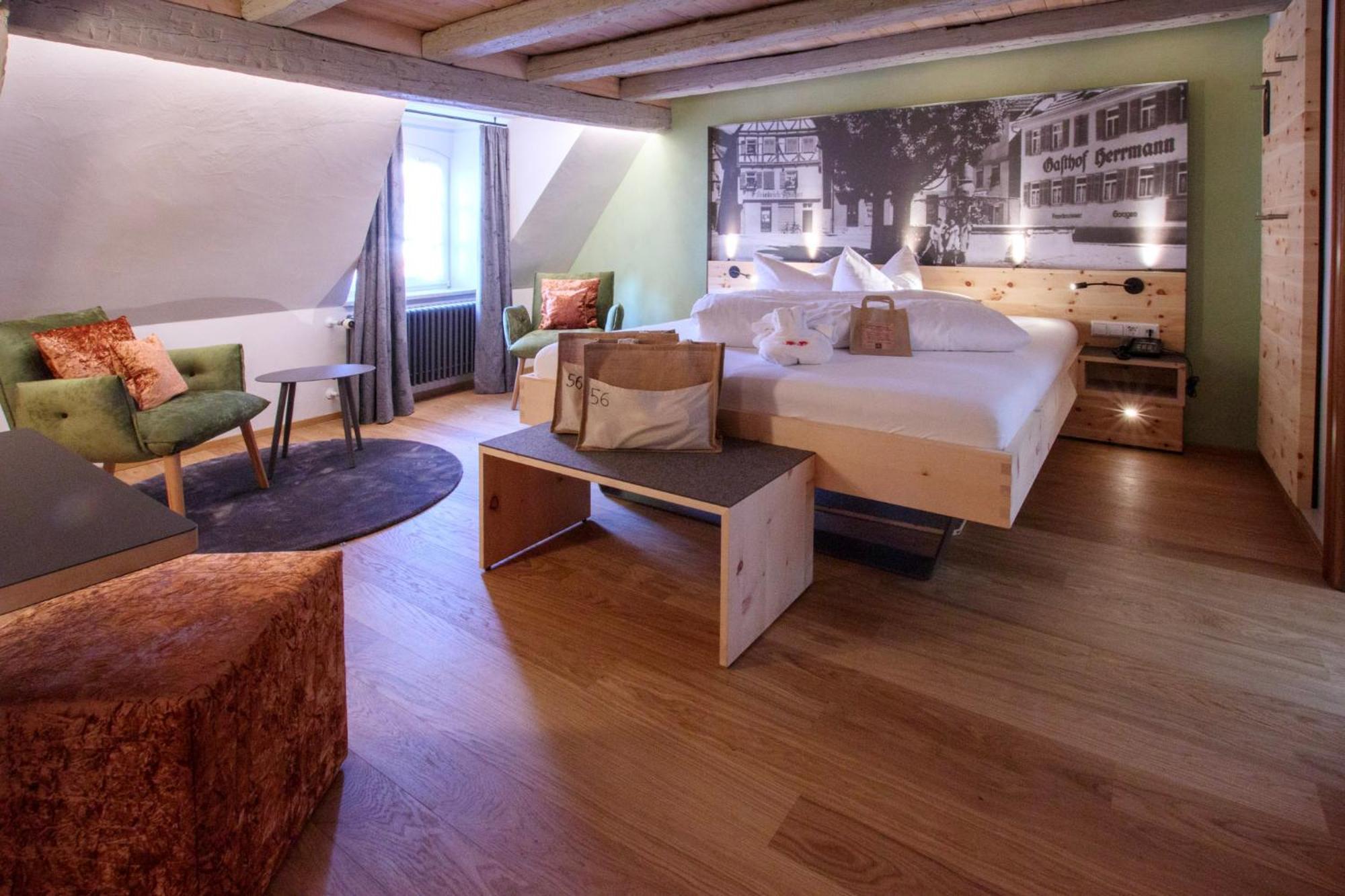 Hotel Herrmann Мюнзинген Экстерьер фото
