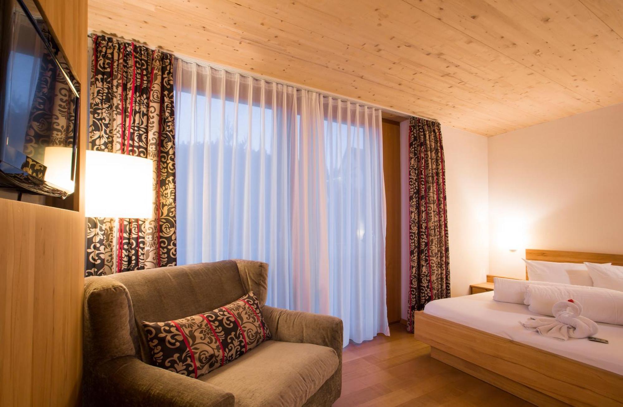 Hotel Herrmann Мюнзинген Экстерьер фото