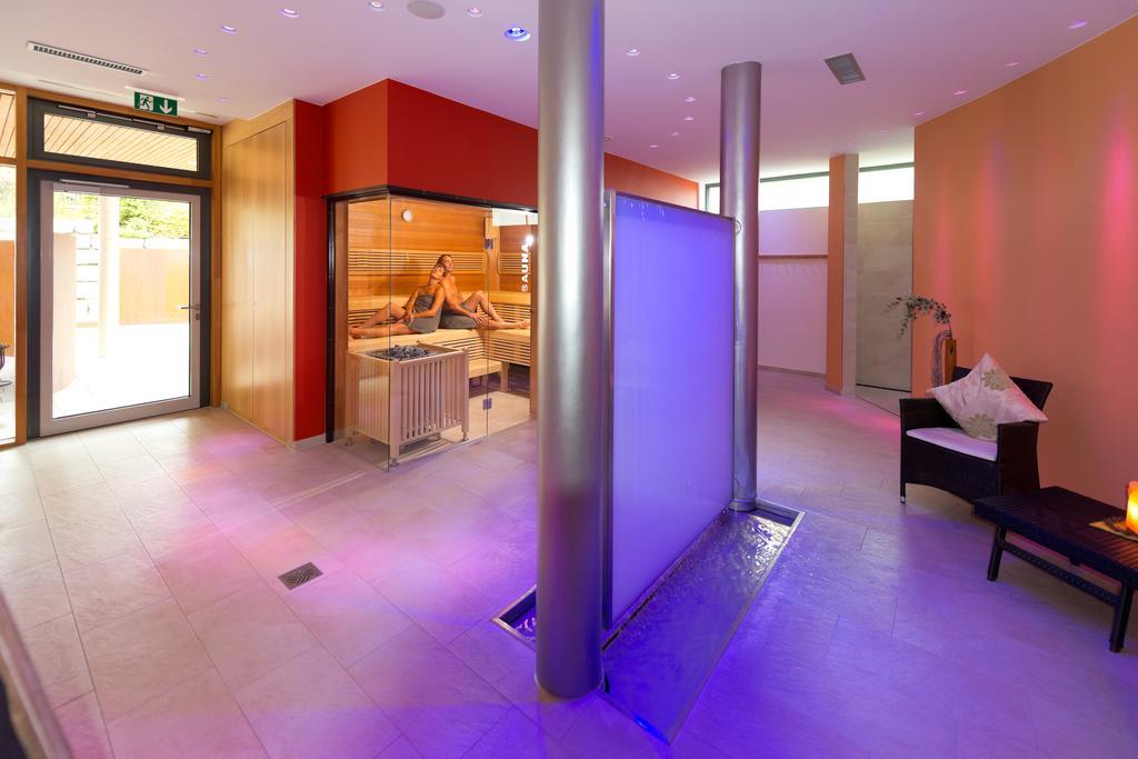 Hotel Herrmann Мюнзинген Экстерьер фото