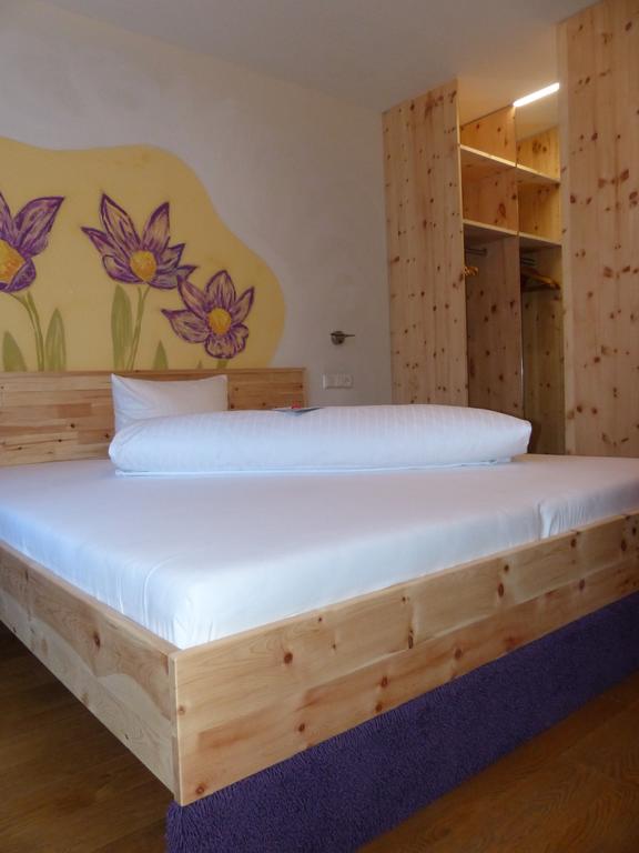Hotel Herrmann Мюнзинген Экстерьер фото