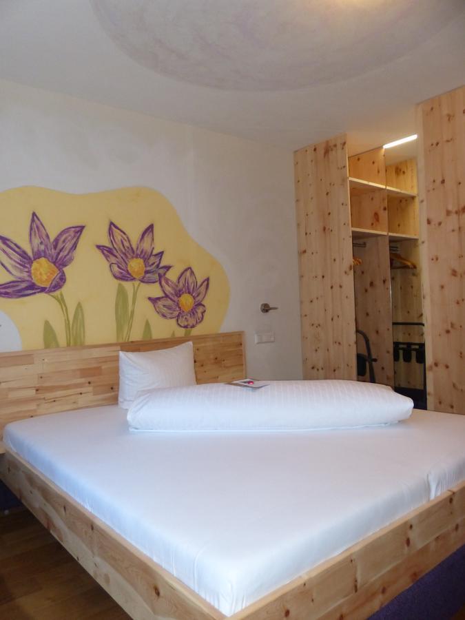 Hotel Herrmann Мюнзинген Экстерьер фото