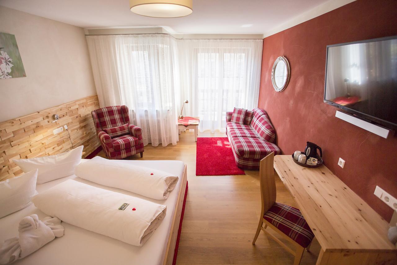 Hotel Herrmann Мюнзинген Экстерьер фото