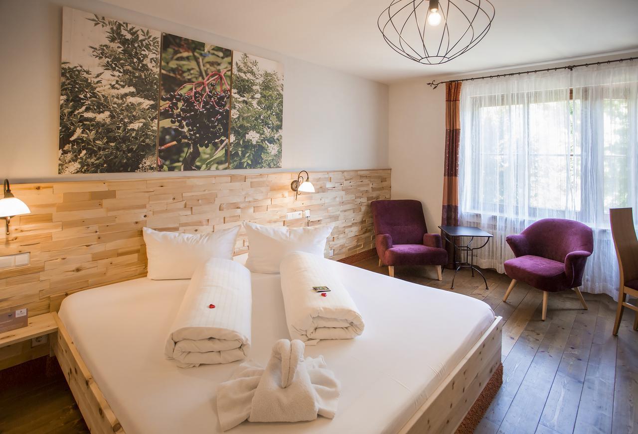Hotel Herrmann Мюнзинген Экстерьер фото